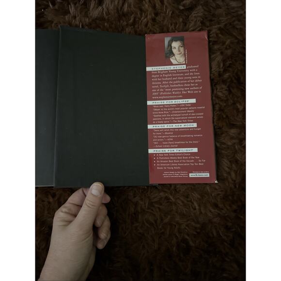 Lot of 2 Twilight Books Eclipse and Breaking Dawn by Stephanie Meyer - Picture 16 of 16